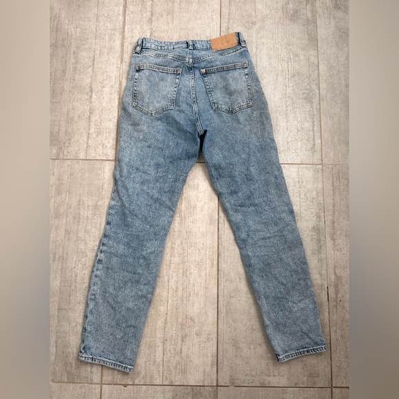 H&M Straight Leg Highwaisted Button-front Jean - Picture 2 of 2